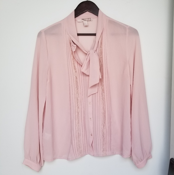 Forever 21 Tops - 3/$33 Forever 21 long sleeve pink blouse w lace S